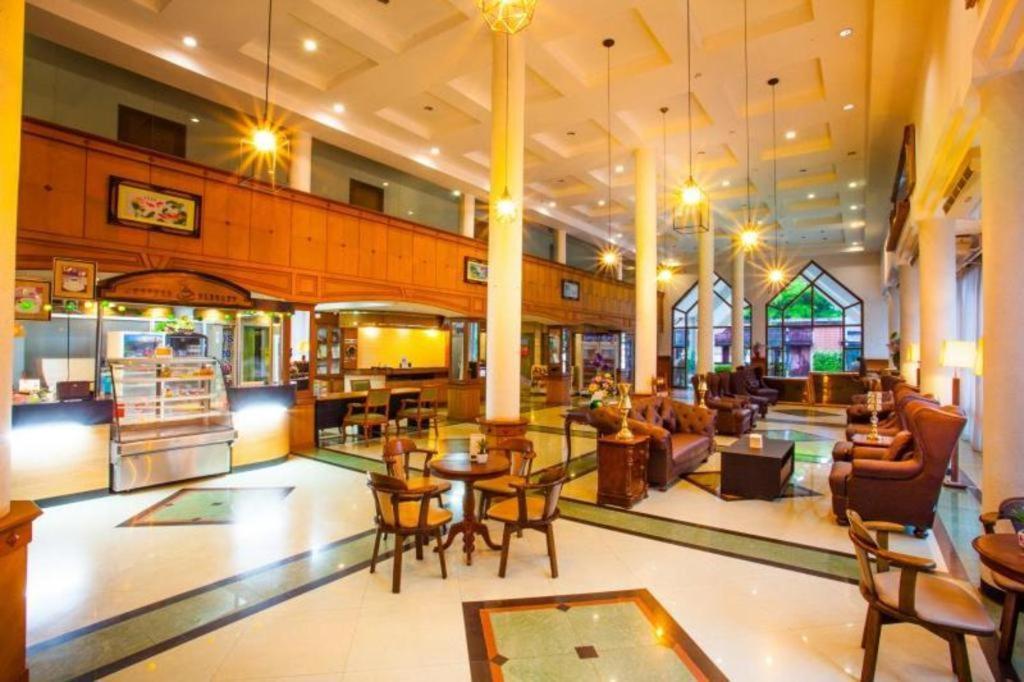 Nh Elegant Hotel Sakon Nakhon Exterior photo
