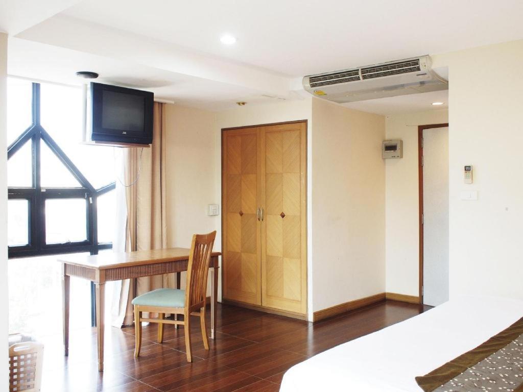 Nh Elegant Hotel Sakon Nakhon Exterior photo