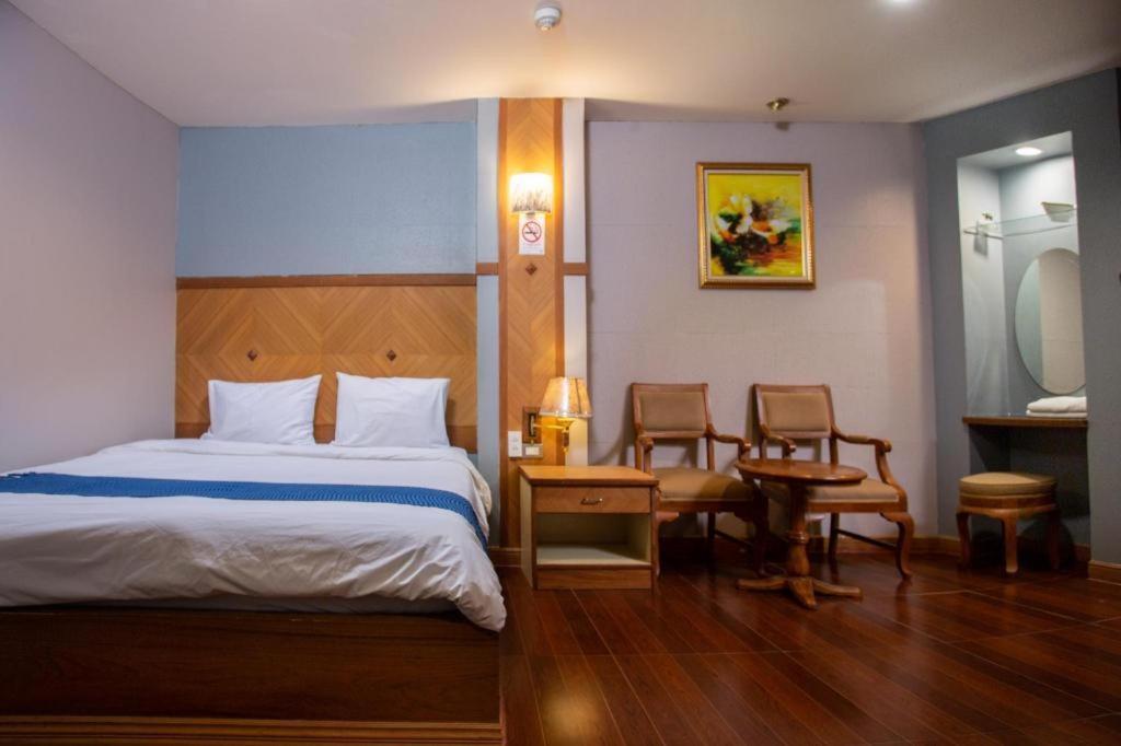 Nh Elegant Hotel Sakon Nakhon Exterior photo