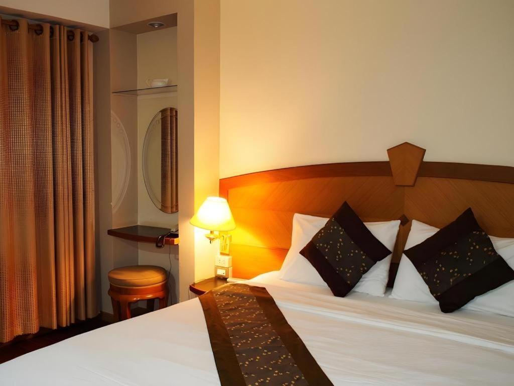 Nh Elegant Hotel Sakon Nakhon Exterior photo