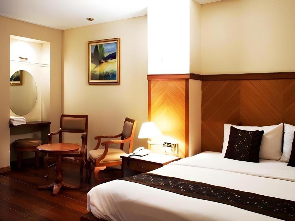 Nh Elegant Hotel Sakon Nakhon Exterior photo