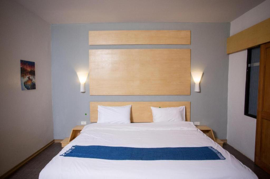 Nh Elegant Hotel Sakon Nakhon Exterior photo