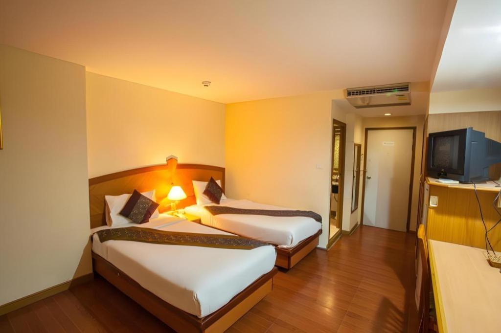 Nh Elegant Hotel Sakon Nakhon Exterior photo