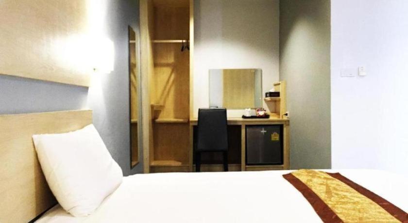 Nh Elegant Hotel Sakon Nakhon Exterior photo