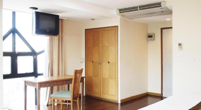 Nh Elegant Hotel Sakon Nakhon Exterior photo