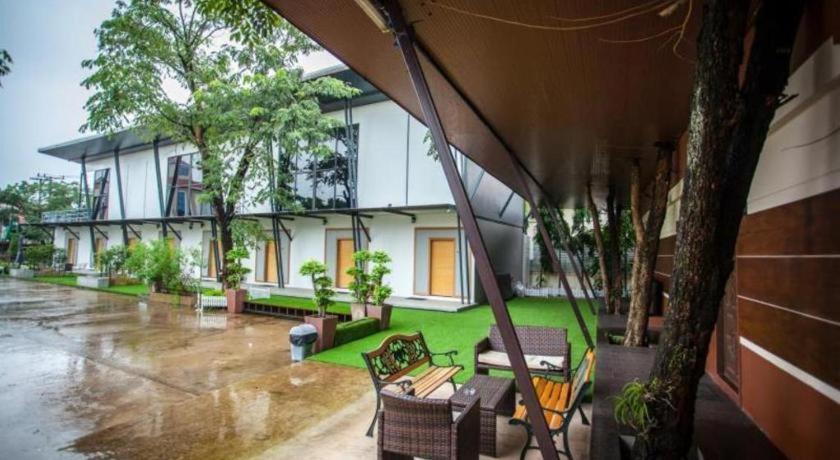 Nh Elegant Hotel Sakon Nakhon Exterior photo