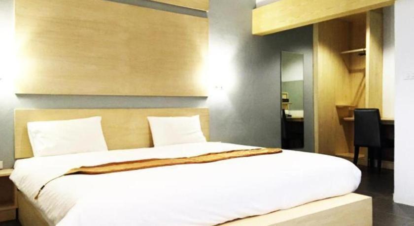 Nh Elegant Hotel Sakon Nakhon Exterior photo