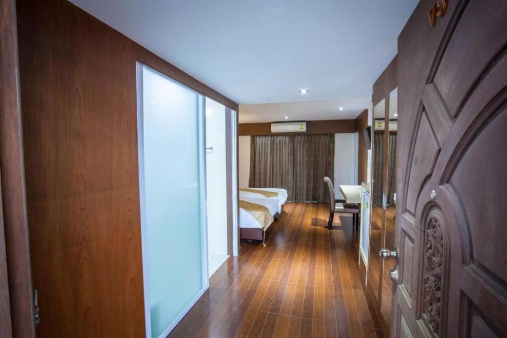 Nh Elegant Hotel Sakon Nakhon Exterior photo