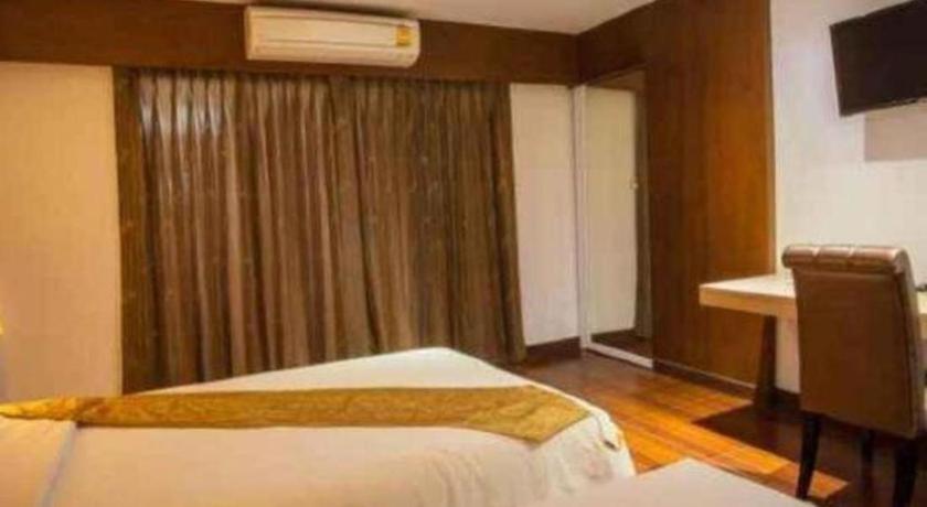 Nh Elegant Hotel Sakon Nakhon Exterior photo