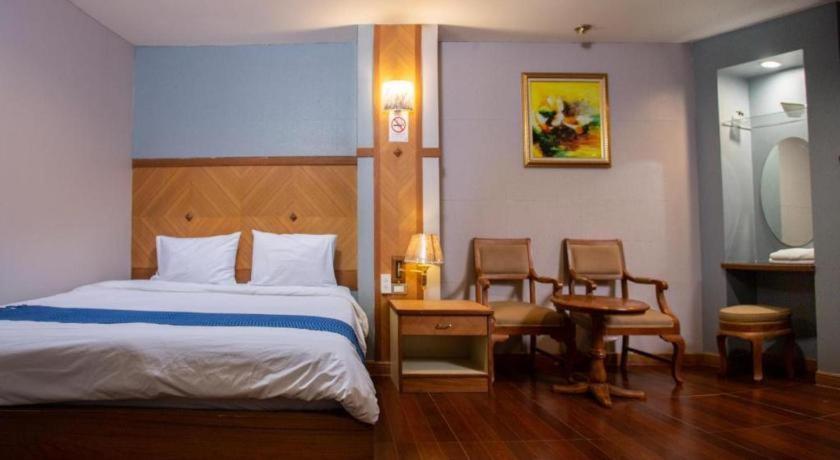 Nh Elegant Hotel Sakon Nakhon Exterior photo