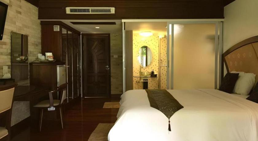Nh Elegant Hotel Sakon Nakhon Exterior photo