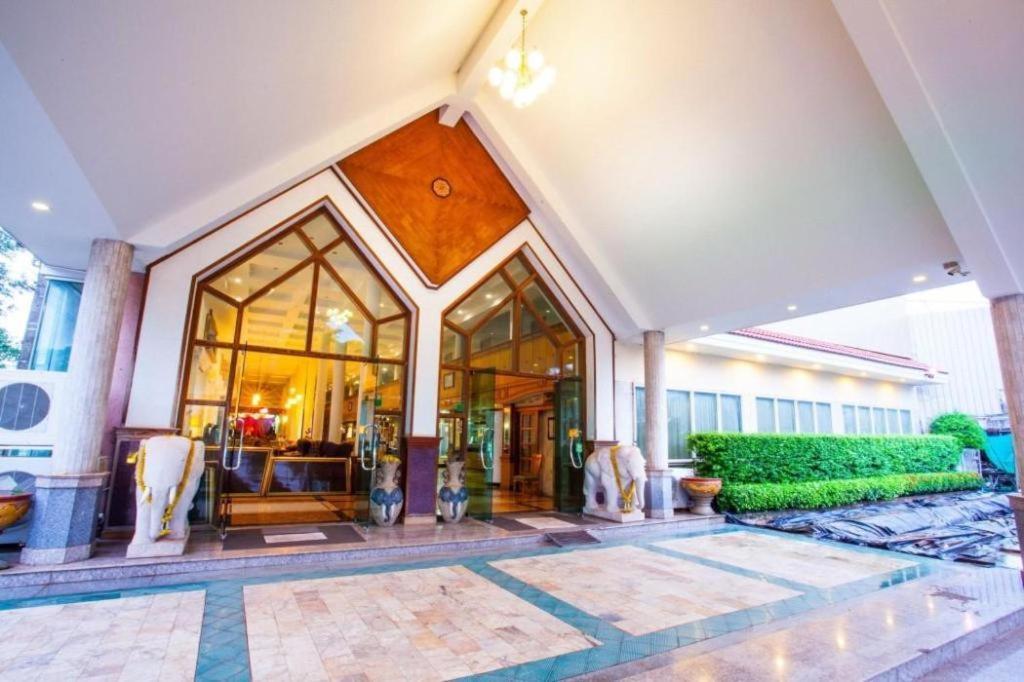 Nh Elegant Hotel Sakon Nakhon Exterior photo