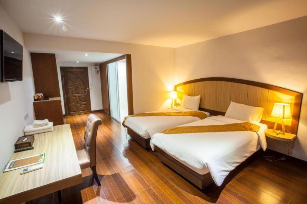 Nh Elegant Hotel Sakon Nakhon Exterior photo