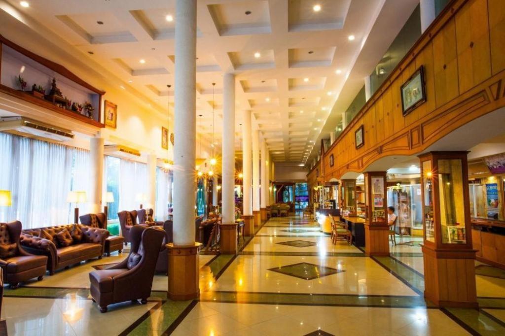 Nh Elegant Hotel Sakon Nakhon Exterior photo