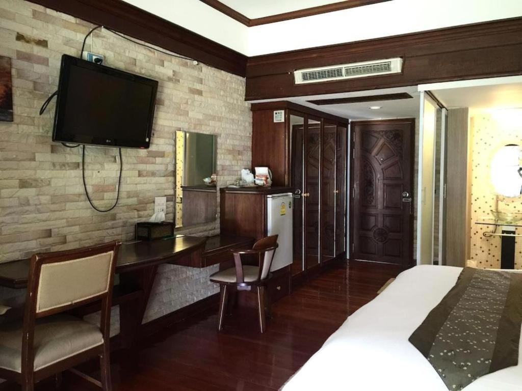 Nh Elegant Hotel Sakon Nakhon Exterior photo